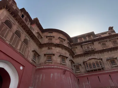 Bikaner Travel Guide — Red Sandstone Fort City on a Budget