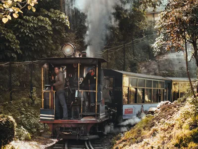 Darjeeling Travel Guide — Toy Train and Tea on a Budget