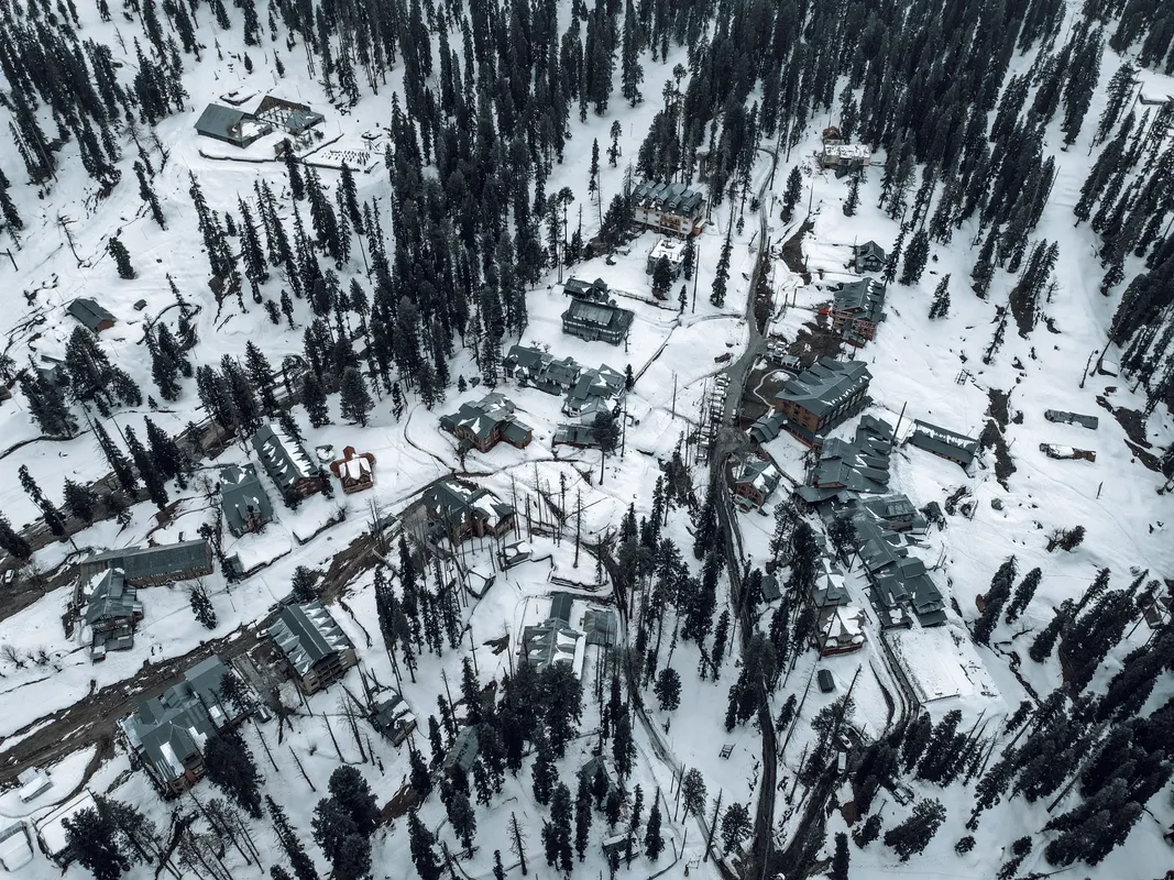 Gulmarg Travel Guide — Skiing and Gondola on a Budget
