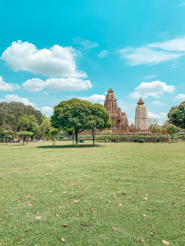 Khajuraho Travel Guide — Temple Sculptures on a Budget